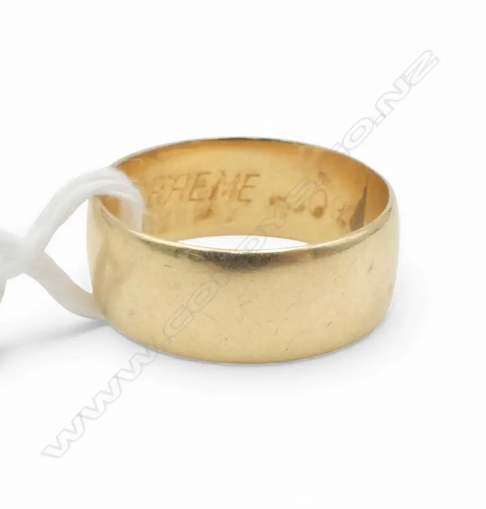 18CT LADIES WEDDER, 3.8gms SIZE K1/2 (6.6mm wide) Image 1++