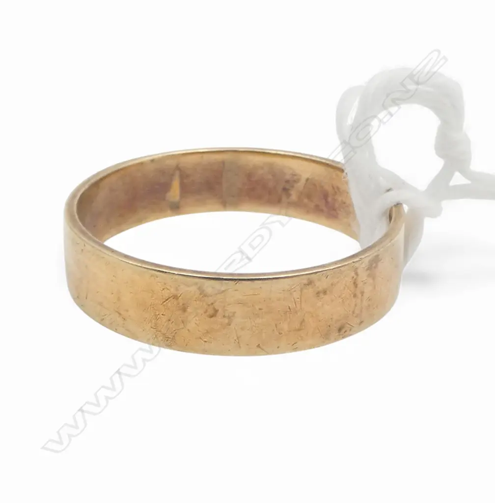 9ct WEDDING RING, 2.5gms SIZE P Image 1++