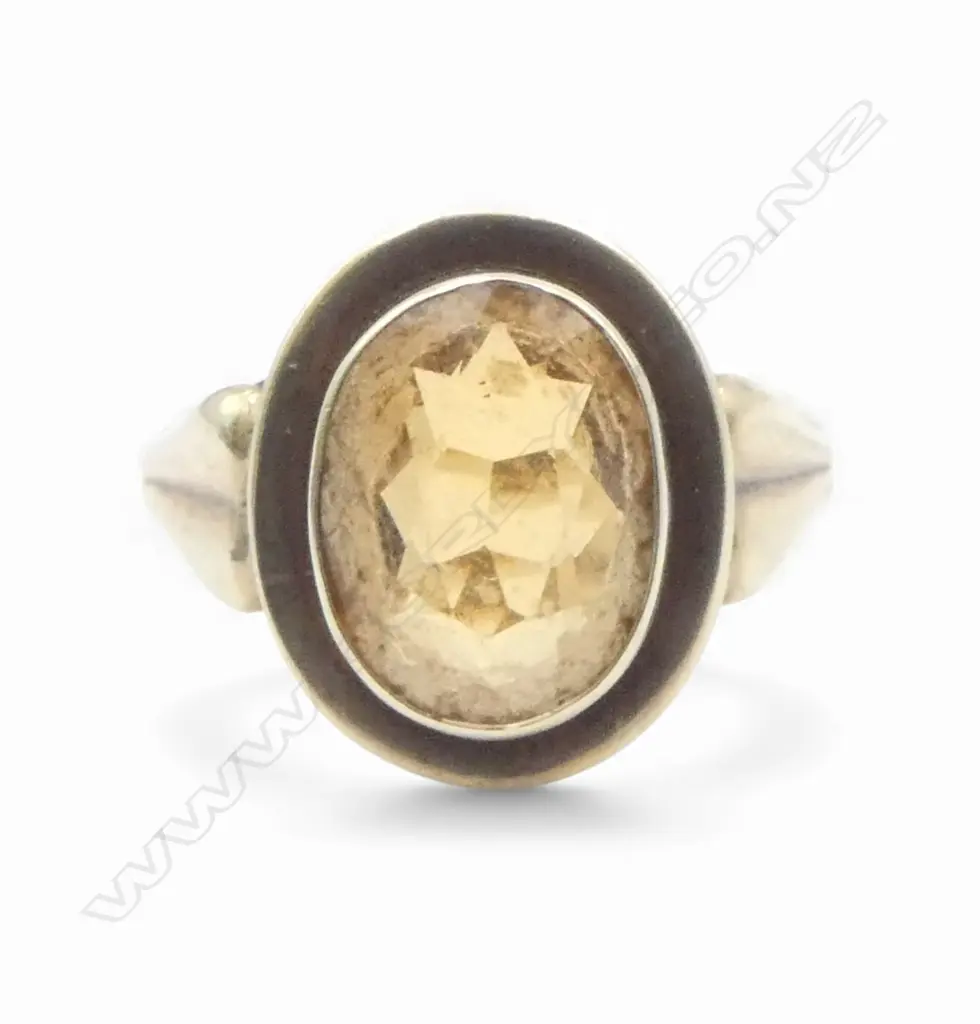 8ct GOLD (333) & CITRINE VINTAGE RING 2.24gms SIZE N1/2 Image 1++