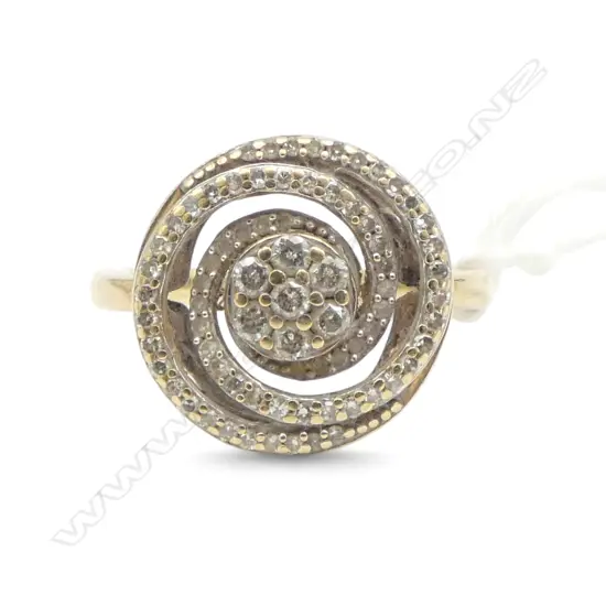 9ct GOLD & DIAMOND RING disc swirling top w multi diamonds 3.8gms SIZE O1/2