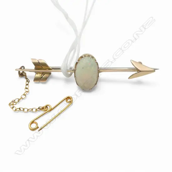 ANTIQUE 9CT OPAL CABOCHON ARROW BAR BROOCH W.50mm, 4.3gms (repaired)