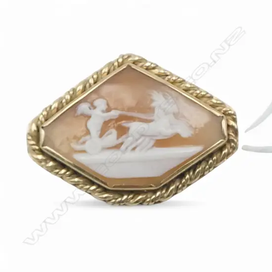 9CT GOLD CAMEO BROOCH 6.01gms