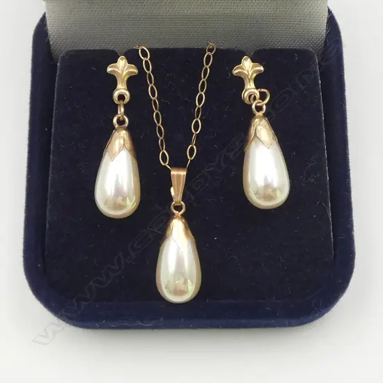 9ct GOLD & PEARL NECKLACE & PR EARRINGS 1 butterfly absent