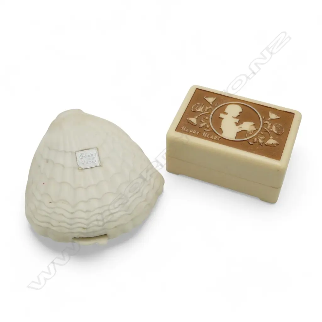 3 SILVER BROOCHES (agate + enamel- missing pin) + pounamu pendant + bone crochet hook Image 1++