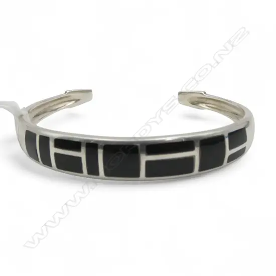 SILVER & INLAID BLACK GEM BANGLE geometric design