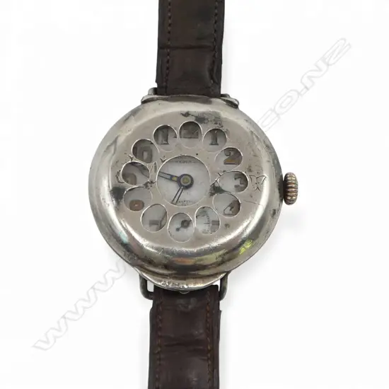 GENT'S WRIST WATCH WITH PROTECTIVE COVER