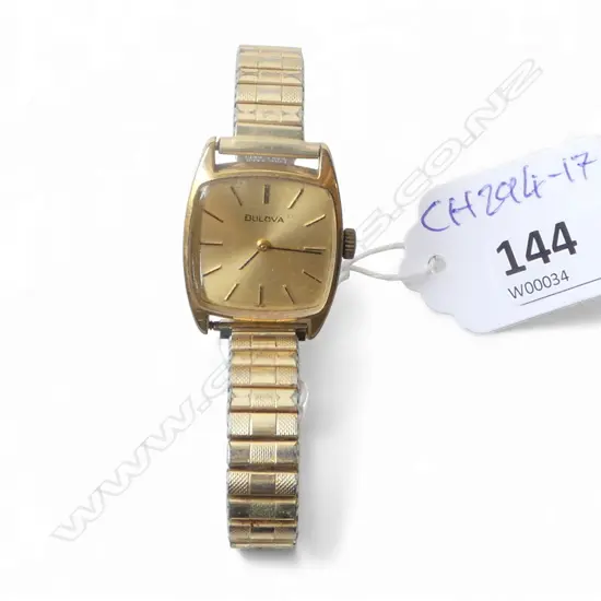 VINTAGE BULOVA WRISTWATCH 