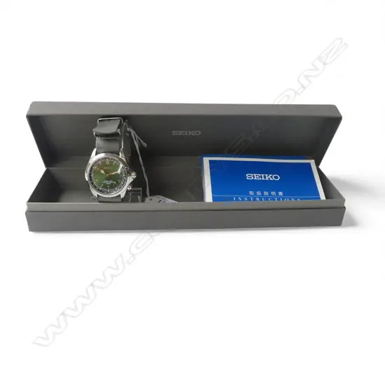 SEIKO 'AUTOMATIC DIASHOCK 23 JEWELS 20BAR' GENTS WRIST WATCH, CANVAS STRAP, GREEN DIAL, RUNNING + 2 MANUALS & BOX