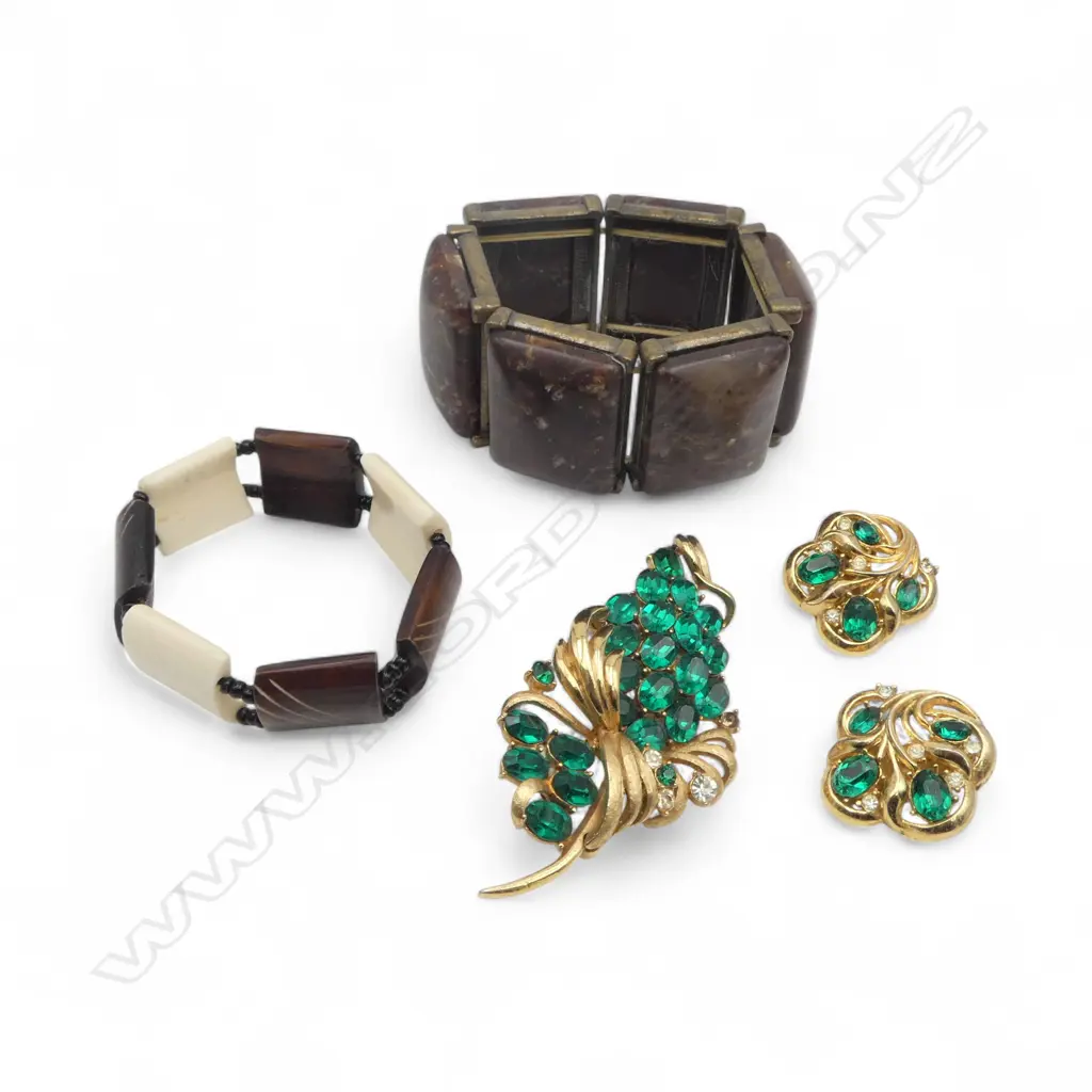 3 JEWELLERY ITEMS: 2 BRACELETS + COSTUME 'Trifari' BROOCH 1 stone missing + EARRINGS  Image 1++