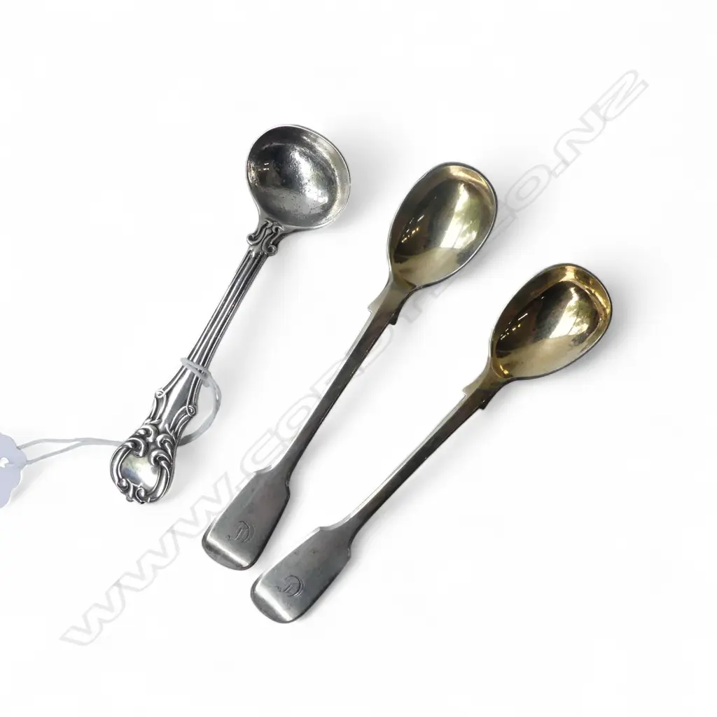 PAIR + 1 EARLY VICTORIAN QUALITY SALT SPOONS pr London 1838. 71gms Image 1++