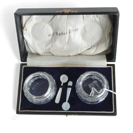 HALLMARKED STERLING SILVER RIMED SALT HOLDERS with MOP spoons Boxed, (fault to one item)