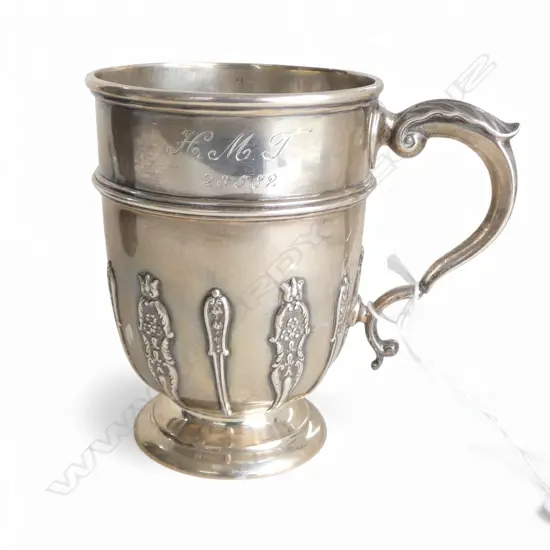 STG SILVER CHRISTENING CUP, THE GOLDSMITHS & SILVERSMITHS in original case, LONDON 1904, 188gms