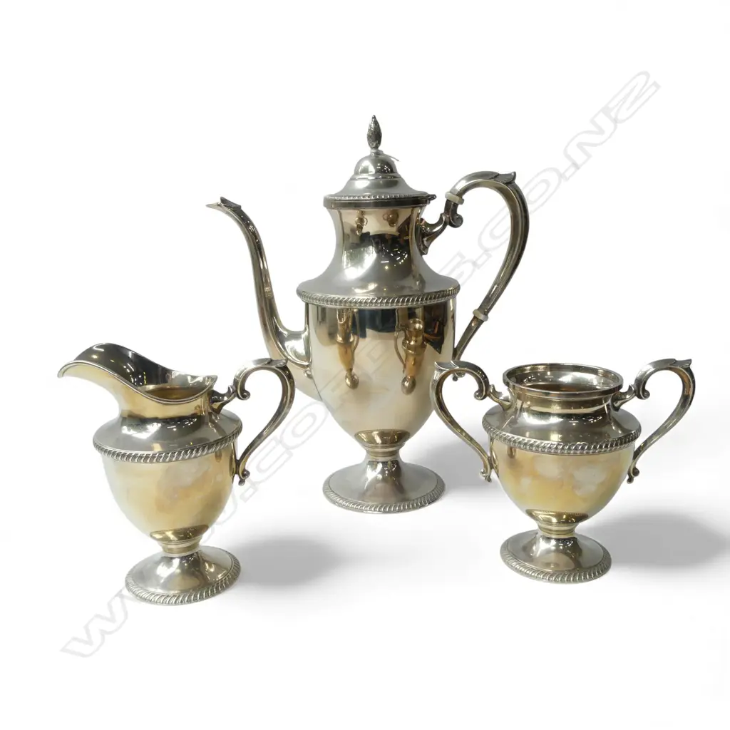 AMERICAN STERLING SILVER COFFEE SERVICE. Requires proper pin to pot. 1030gms Image 1++