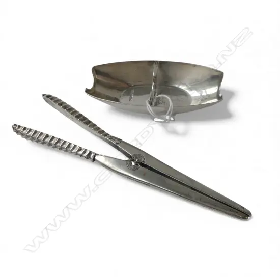 STG SILVER  'GERMAN SILVER BLADES' GLOVE STRETCHER HALLMARKS INDISTINCT + STG SILVER ASH TRAY, SHEFFIELD 1895, 101gms TW