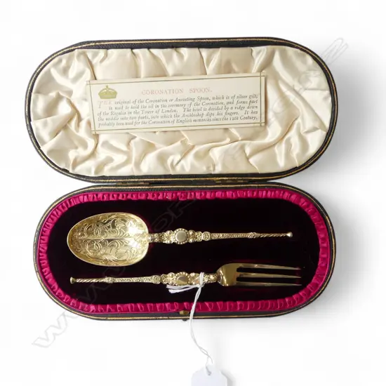 SILVER GILT CORONATION ANOINTING FORK & SPOON, 60gms, CASED