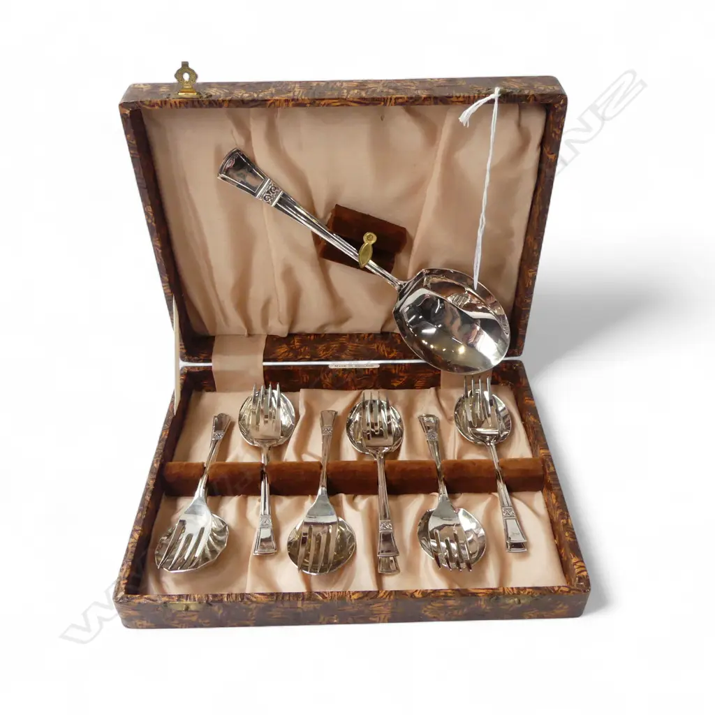 CASED SILVER PLATE 6 PLACE DESERT SET Image 1++