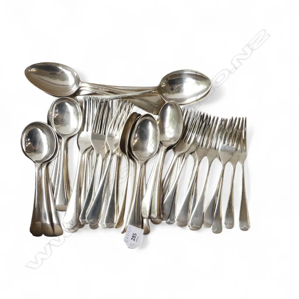 52 PCS ‘OLD ENGLISH’ CUTLERY 12 EACH DINNER & LUNCH FORKS, DESSERT & SOUP SPOONS, & 4 SERVING SPNS SILVER PLATED  Image 1++
