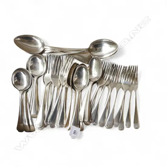 52 PCS ‘OLD ENGLISH’ CUTLERY 12 EACH DINNER & LUNCH FORKS, DESSERT & SOUP SPOONS, & 4 SERVING SPNS SILVER PLATED 