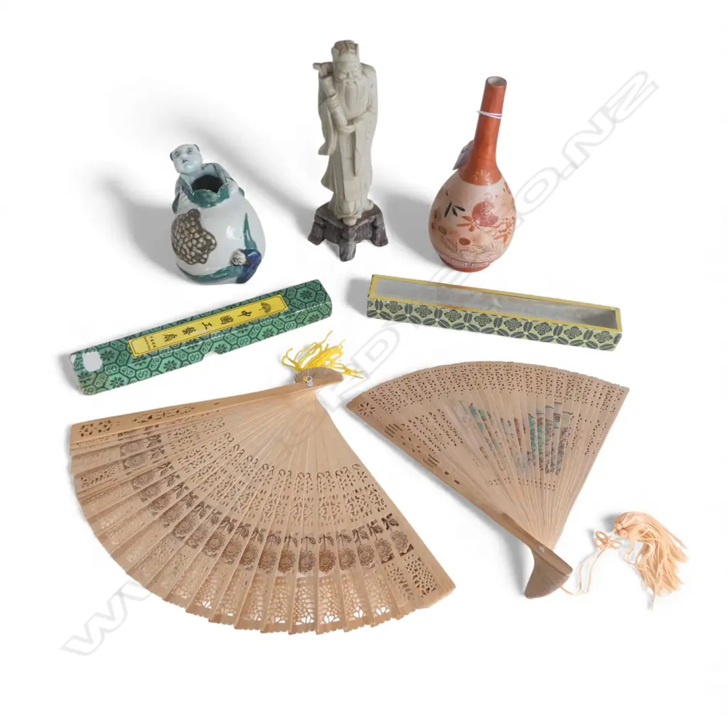5 PCS ORIENTAL, SML FIGURITIVE VASE, H.100mm, SOAPSTONE CARVING, KUTANI VASE & 2 BOXED FANS Image 1++