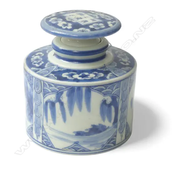 CHINESE B/W LIDDED JAR, H.150mm, lid pitted