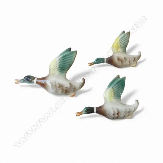 3 VINTAGE FLYING WALL DUCKS KELLE POTTERY STAFFORDSHIRE EXCELLENT CONDITION L.180MM W.135MM (LARGE DUCK)