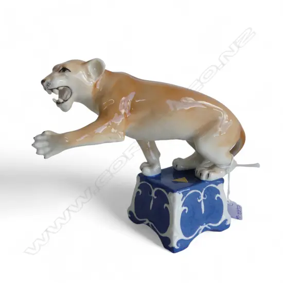 ROYAL DUX PORCELAIN LEOPARD, L.200 x 150mm 