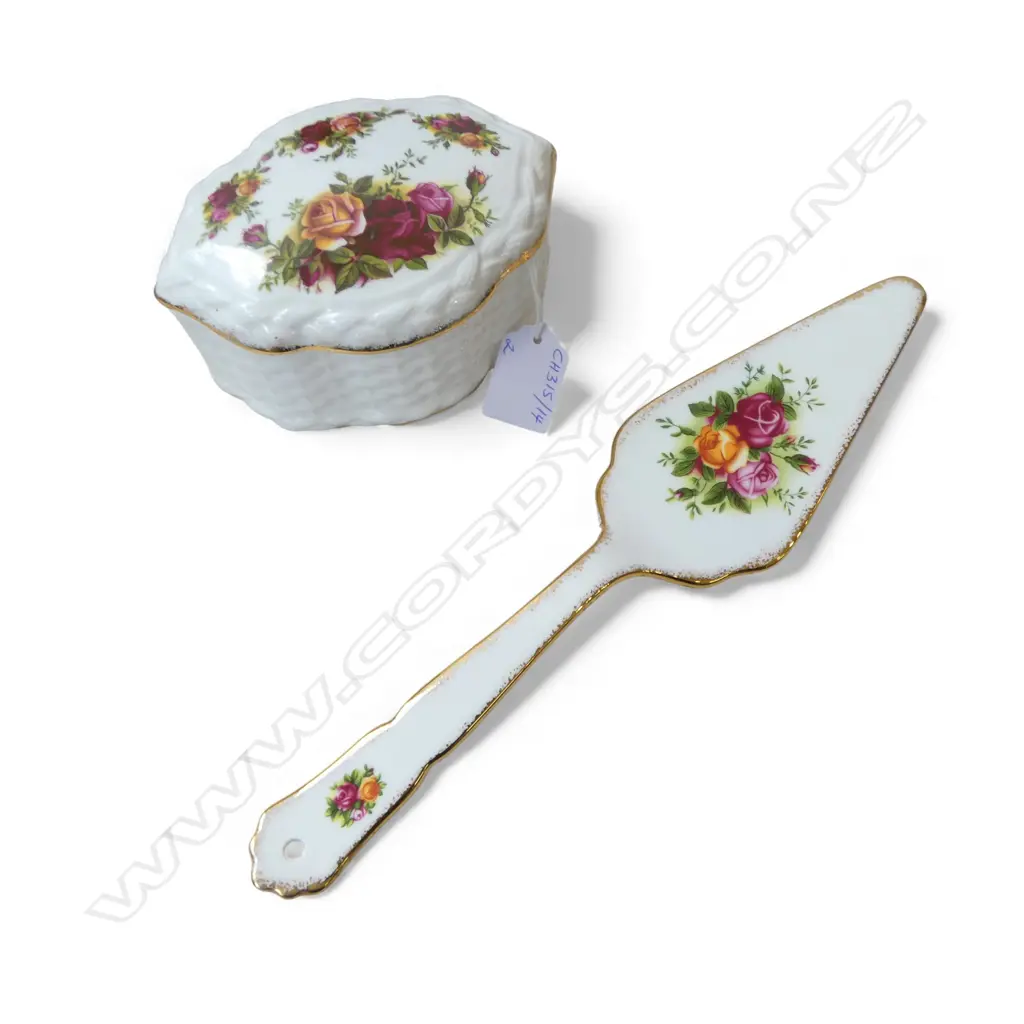 ROYAL ALBERT OLD COUNTRY ROSES TRINKET BOX & LARGE CAKE SLICE, L.135MM L.280MM Image 1++