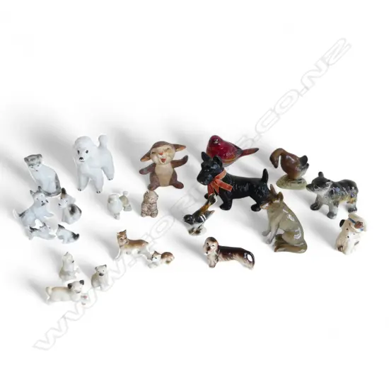 TRAY OF 21 MINITURE CHINA ANIMAL FIGURES AVERAGE H50MM
