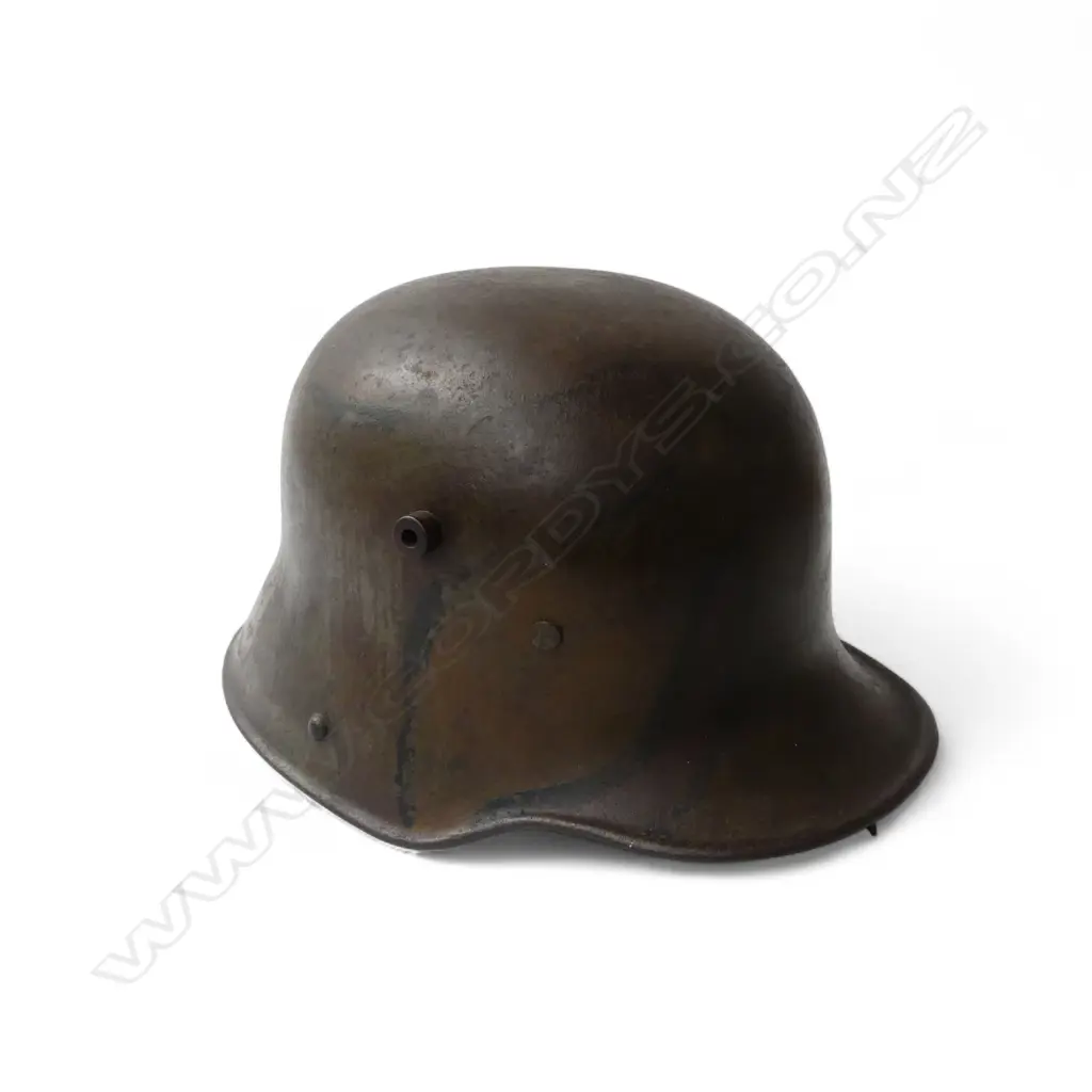 PERIOD GERMAN WWI CAMOUFLAGE COMBAT HELMET with original lining, size SI66 Image 1++