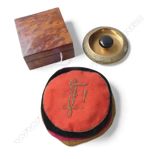 3 ITEMS WOODEN BOX, BRASS UK ASHTRAY & GERMAN FRATERNITY CAP, L.118MM (BOX)