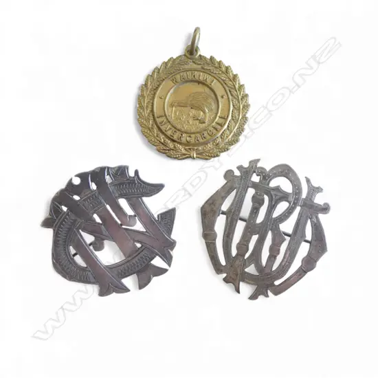 'WAIKIWI INVERCARGILL' MASONIC MEDAL + 2 SILVER HAND CUT & ENGRAVED N.Z. BROOCHES