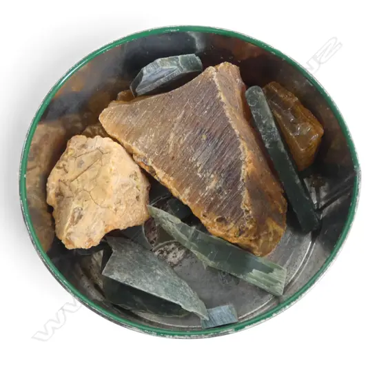 VINTAGE ENGLISH LOLLY TIN w. SMALL KAURI GUM NUGGETS & POUNAMU