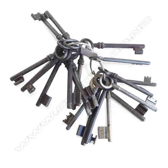 2 VINTAGE KEY BUNDLES 