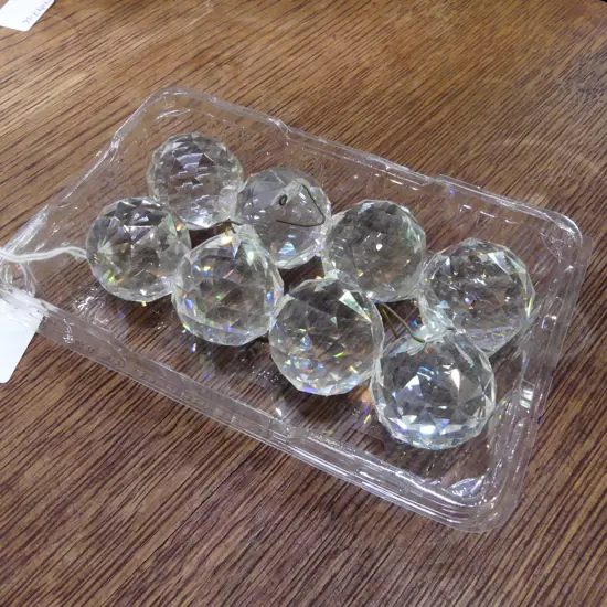 8 VINTAGE FACET CUT CRYSTAL BALLS W. HANGERS, D.40MM 