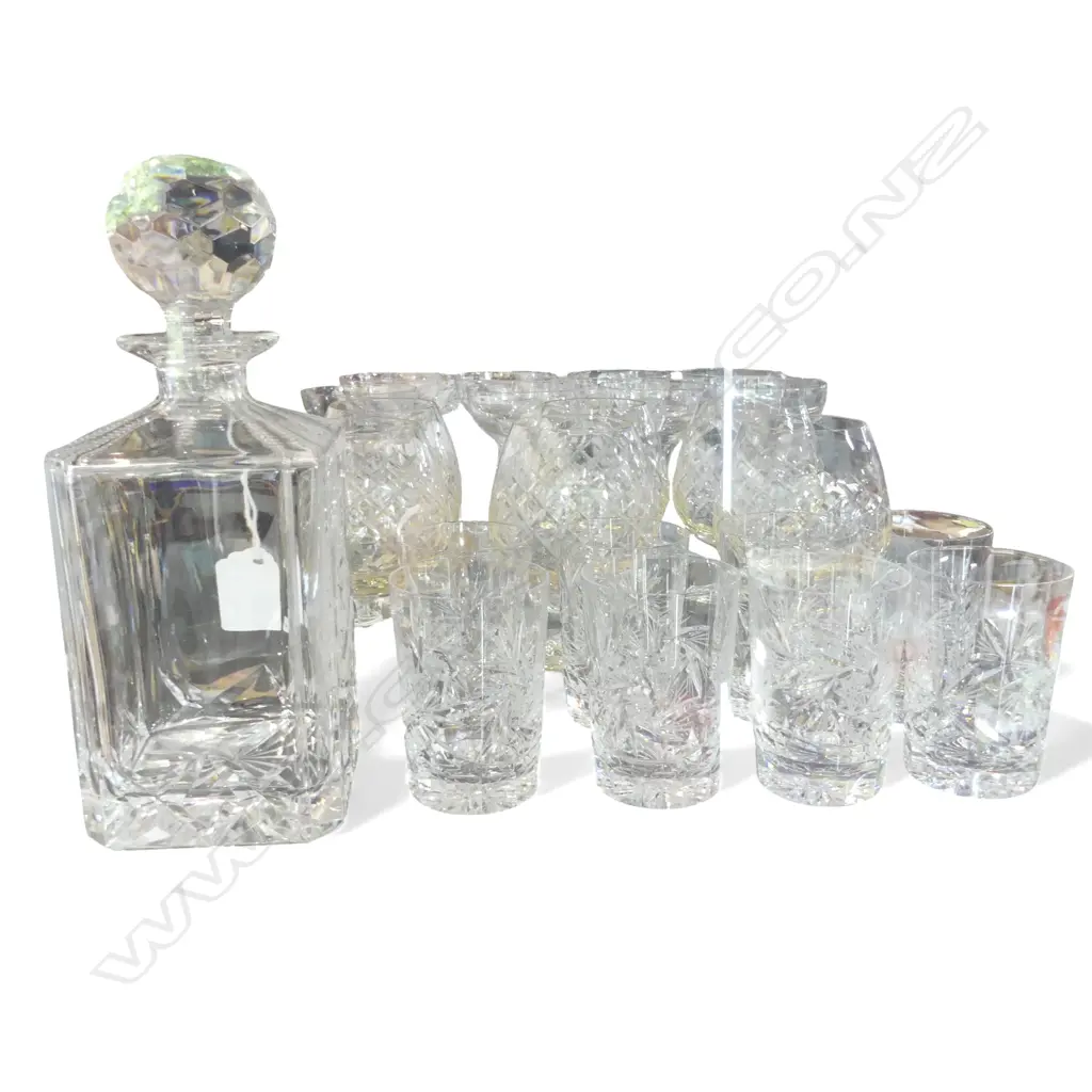 ARMOURIAL CRYSTAL DECANTER & 8 CRYSTAL WHISKEY GLASSES H90MM Image 1++