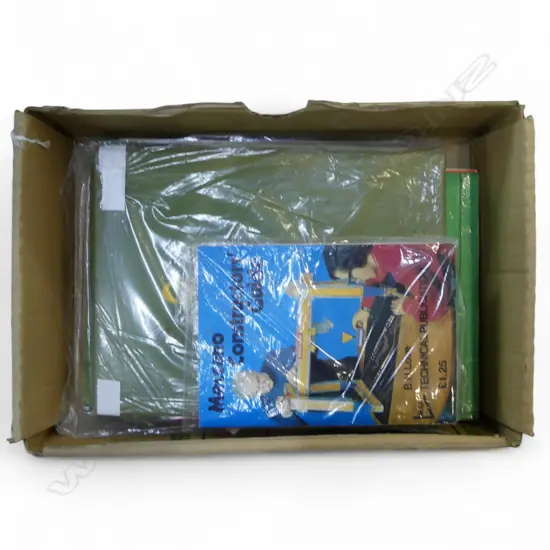 2 TRAYS MECCANO MAGS & MECCANO HAND GENERATOR