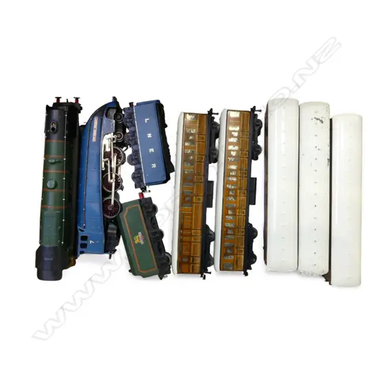 2 HORNBY DUBLO OO GAUGE ENGINE TENDER & 5 CARRIAGES