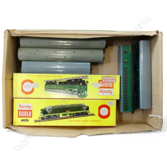 2 BOXED HORNBY DUBLO OO GAUGE ENGINE & 5 CARRIAGES