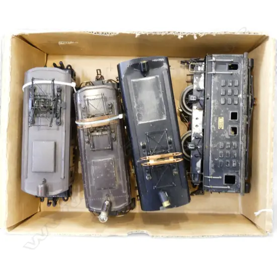 4 SEKI O GAUGE ELECTRIC CARRIAGES