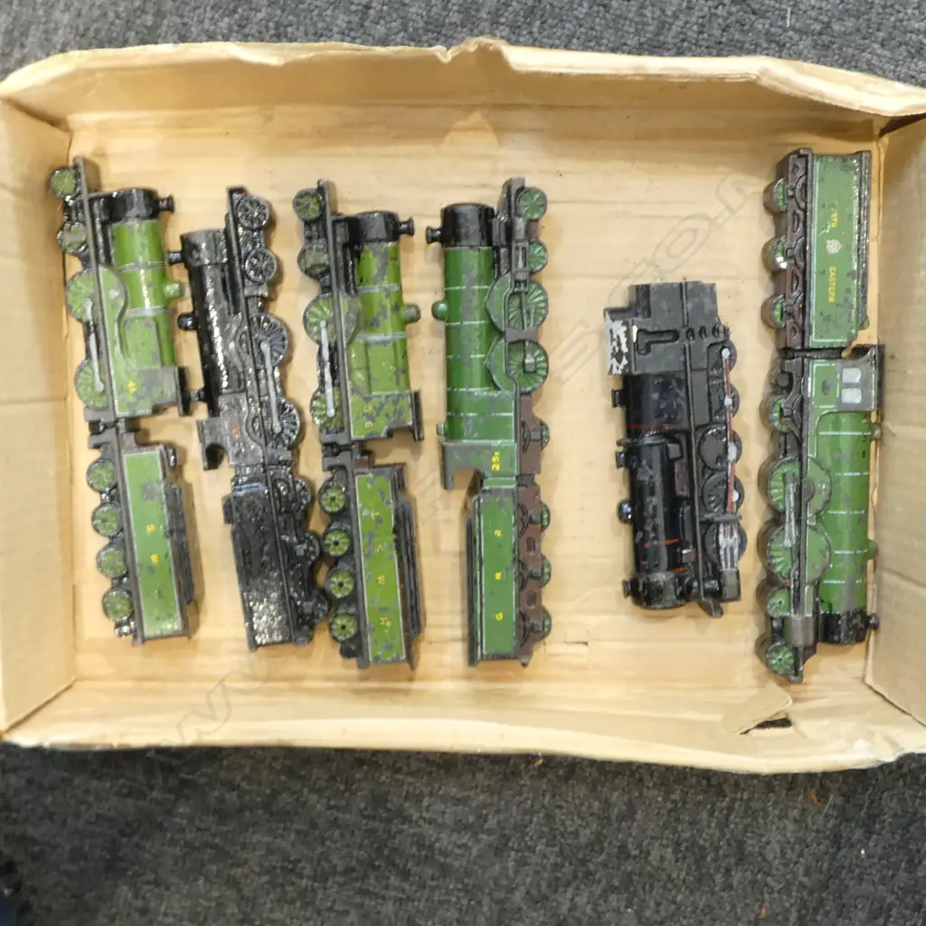 TRAY OF 6 CAST IRON MODEL TRAINS L200MM Image 1++
