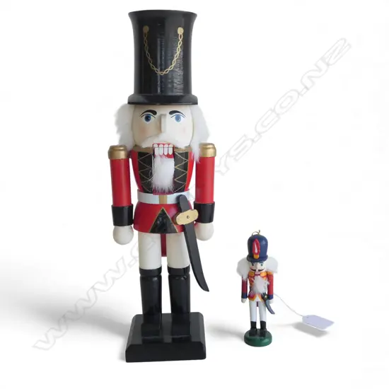2 XMAS NUTCRACKERS H.350 / 115mm