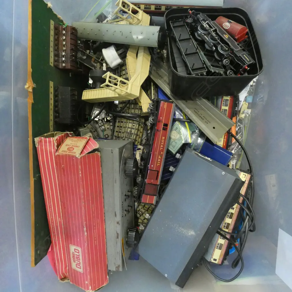 ASST. HORNBY DUBLO TRAIN TRACK, ROLLING STOCK ETC Image 1++