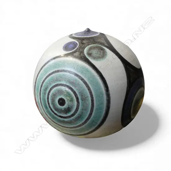ANNEKE BORREN N.Z. STUDIO POTTERY ORB VASE H.170 Dia.180mm