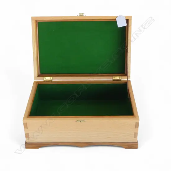 HANDMADE BOX; SOUTH ISLAND BEECH, RIMU TRIM, DOVETAILED & VELVET LINED 290x190x135mm