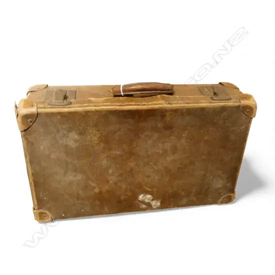VINTAGE LEATHER SUITCASE