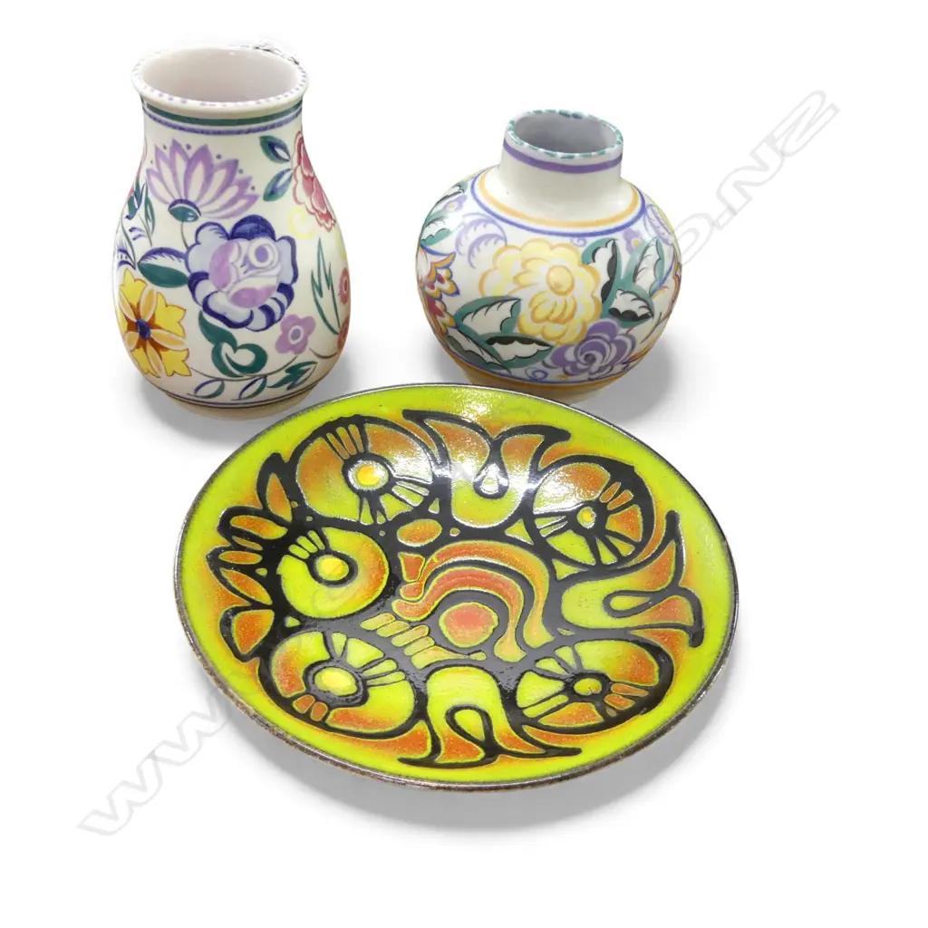 2 POOLE VASES H.145mm + PLATE 205mm dia Image 1++