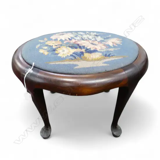 NEEDLEWORK FOOTSTOOL H.340mm