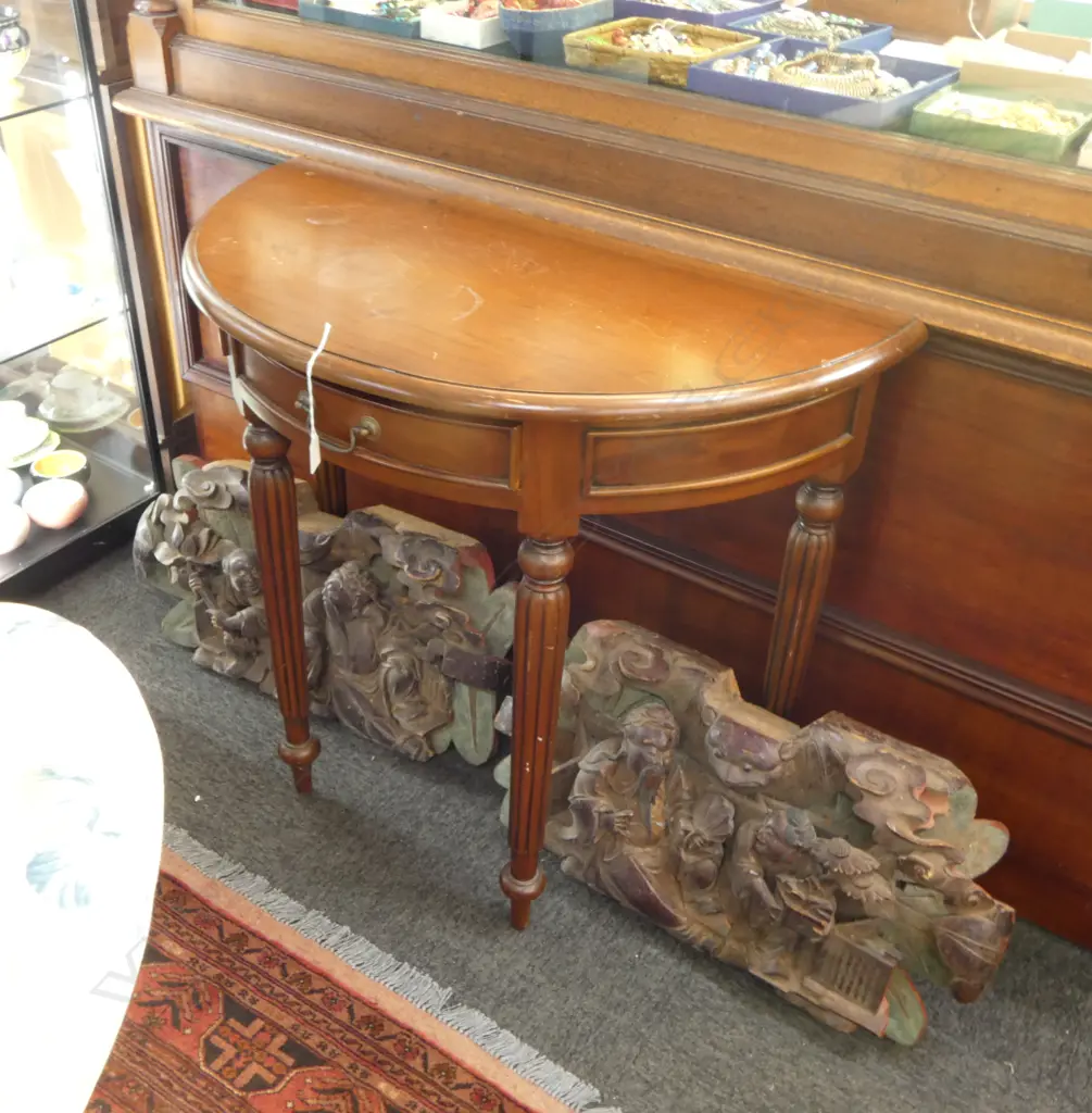 MAHOGANY DEMI LUNE TABLE W.840mm Image 1++