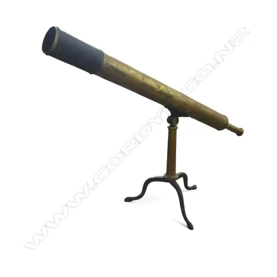 VINTAGE 'W. MACDONNELL & Co SYDNEY' BRASS TELESCOPE ON BRASS & IRON TRIPOD STAND L.1170mm