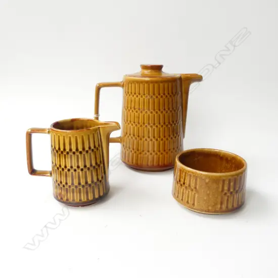 CROWN LYNN COFFEE POT, MILK JUG & SUGAR BOWL No.1099 honeyglaze H.185mm
